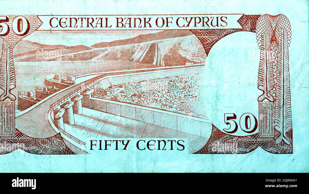 Il rovescio di Cipro 50 cinquanta centesimi di moneta emessa nel 1989 dalla banca centrale di Cipro presenta Yermasoyia Hydroelectric Dam, vecchia m cipriota Foto Stock