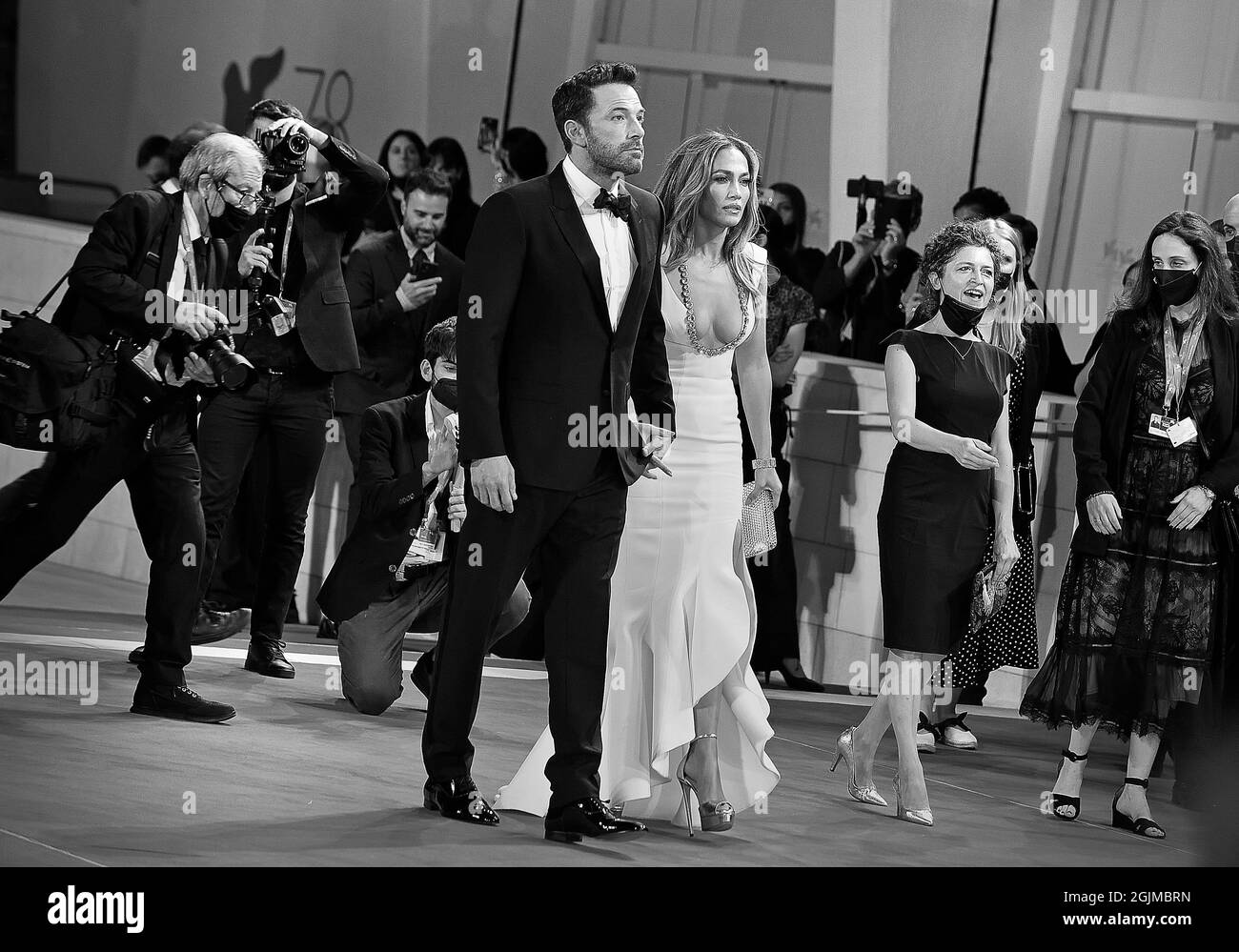 Venezia, Italia. 10 Settembre 2021. VENEZIA, ITALIA - SETTEMBRE 10: Ben Affleck e Jennifer Lopez partecipano al tappeto rosso del film 'l'ultimo Duel' durante il 78° Festival Internazionale del Cinema di Venezia il 10 Settembre 2021 a Venezia. Credit: dpa/Alamy Live News Foto Stock