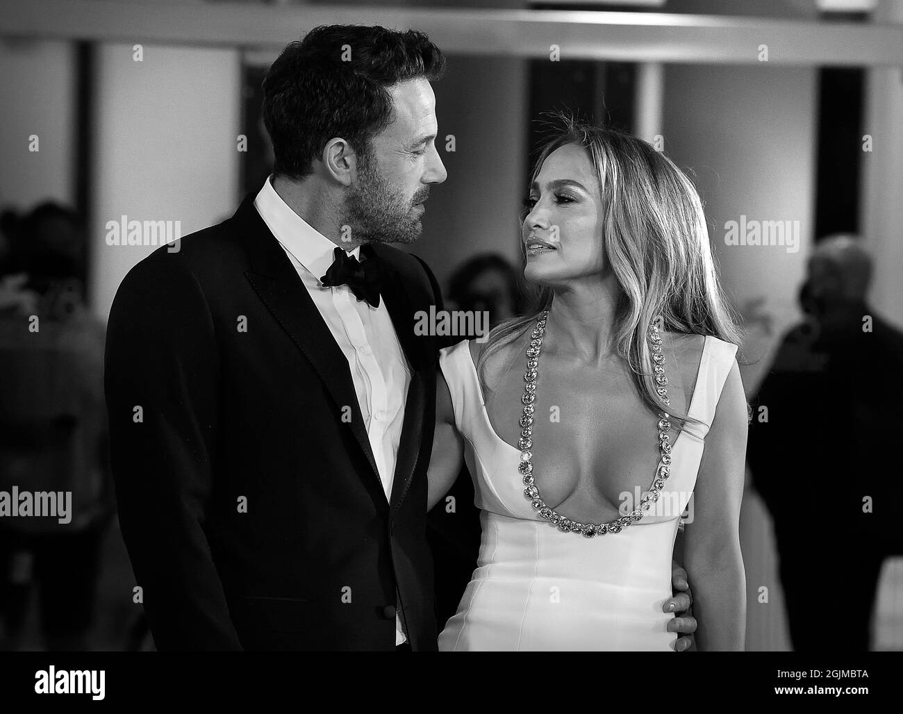 Venezia, Italia. 10 Settembre 2021. VENEZIA, ITALIA - SETTEMBRE 10: Ben Affleck e Jennifer Lopez partecipano al tappeto rosso del film 'l'ultimo Duel' durante il 78° Festival Internazionale del Cinema di Venezia il 10 Settembre 2021 a Venezia. Credit: dpa/Alamy Live News Foto Stock