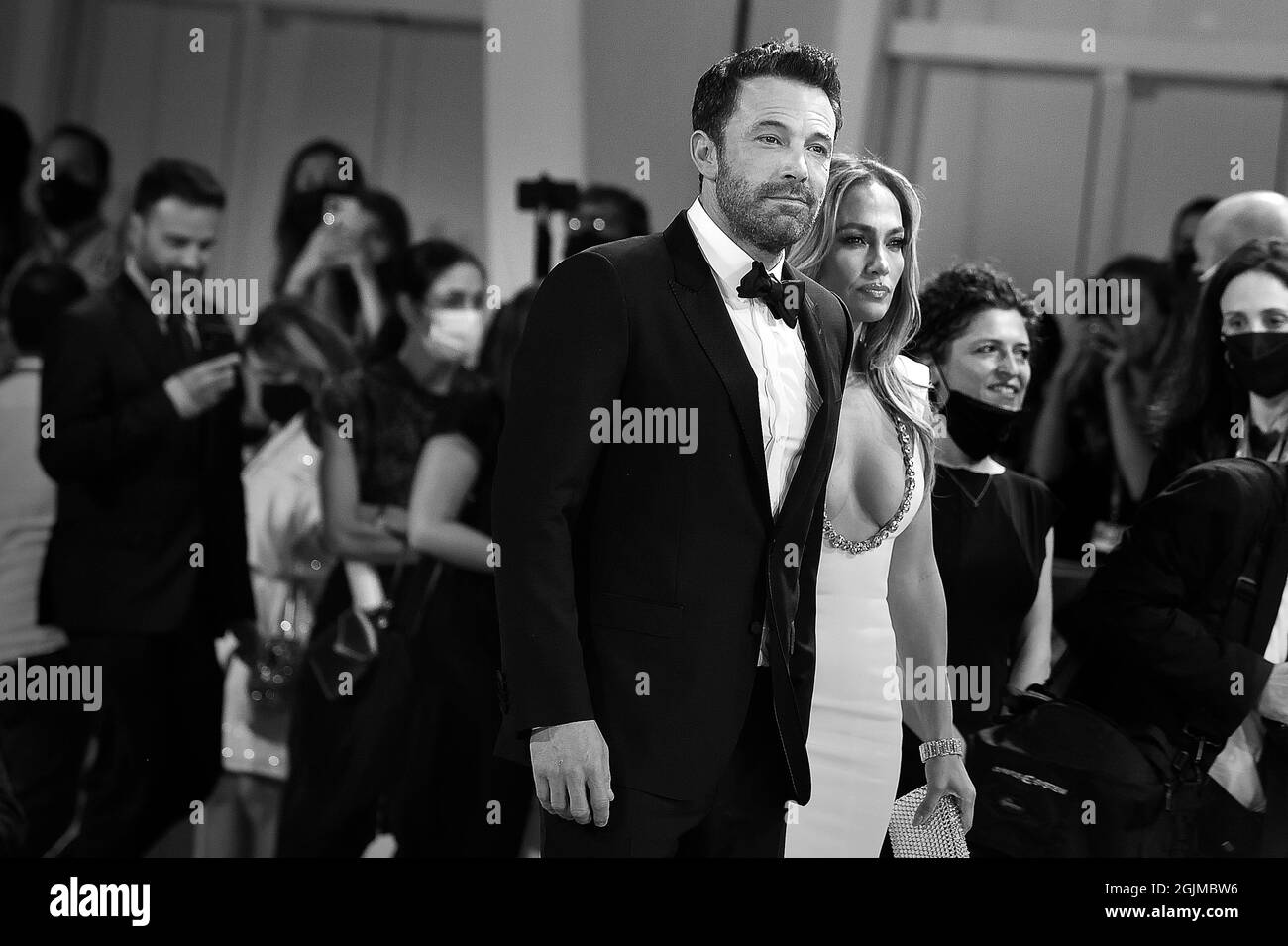 Venezia, Italia. 10 Settembre 2021. VENEZIA, ITALIA - SETTEMBRE 10: Ben Affleck e Jennifer Lopez partecipano al tappeto rosso del film 'l'ultimo Duel' durante il 78° Festival Internazionale del Cinema di Venezia il 10 Settembre 2021 a Venezia. Credit: dpa/Alamy Live News Foto Stock