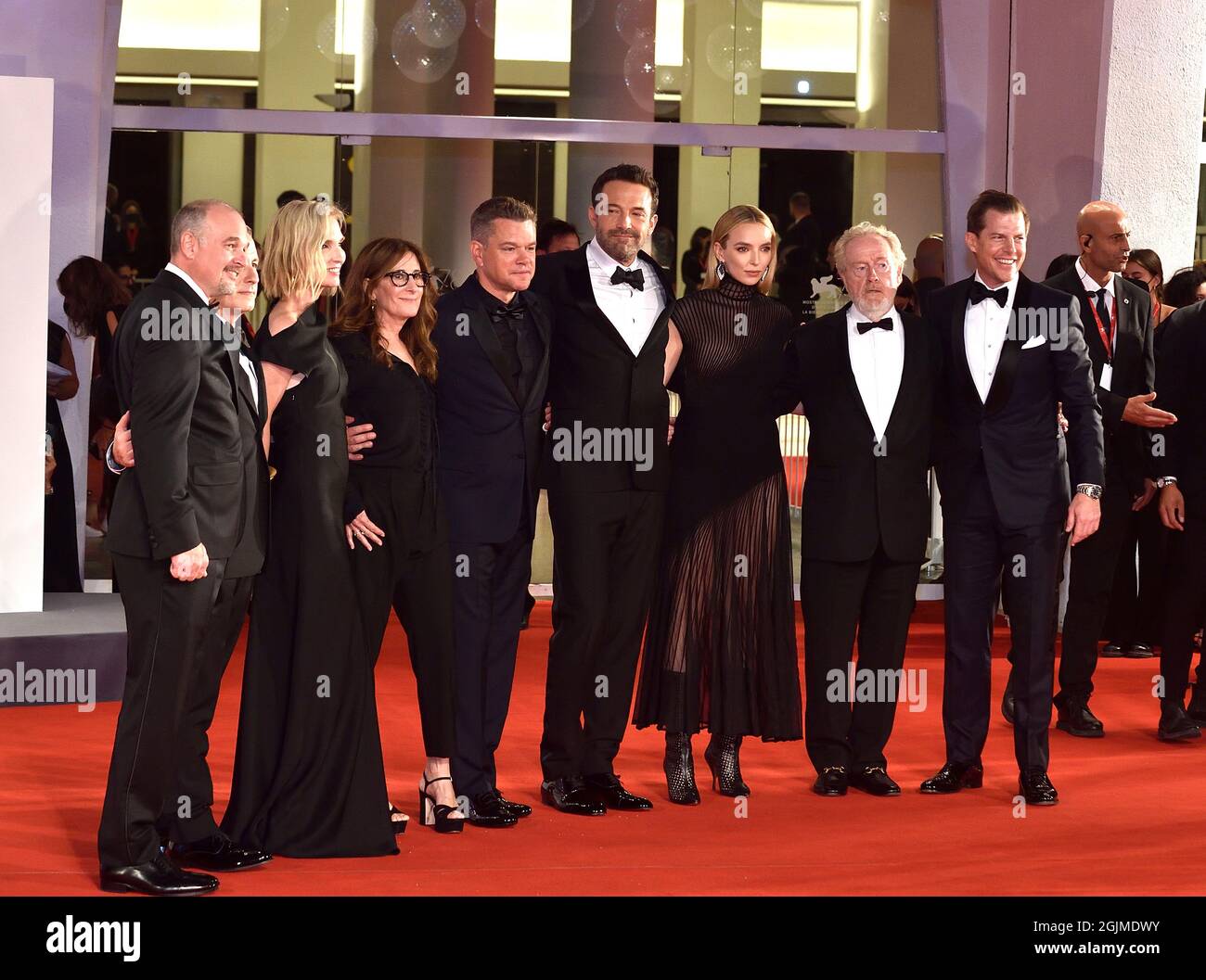 Venezia, Italia. 10 Settembre 2021. VENEZIA, ITALIA - SETTEMBRE 10:ben Affleck, Nicole Holofcener, Direttore Ridley Scott, Jodie Comer, Matt Damon partecipa al tappeto rosso del film 'l'ultimo Duel' durante il 78° Festival Internazionale del Cinema di Venezia il 10 Settembre 2021 a Venezia. Credit: dpa/Alamy Live News Foto Stock