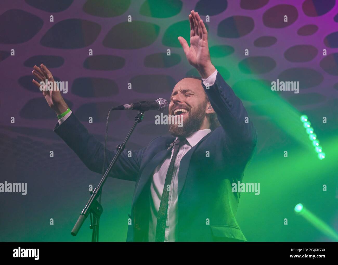 Winchester, Regno Unito. 10 Settembre 2021. Cantante, Jonathan Scratchley suona dal vivo sul palco con la band inglese Dubstep Gentleman's Dub Club al Mucky Weekender Festival. (Foto di Dawn Fletcher-Park/SOPA Images/Sipa USA) Credit: Sipa USA/Alamy Live News Foto Stock