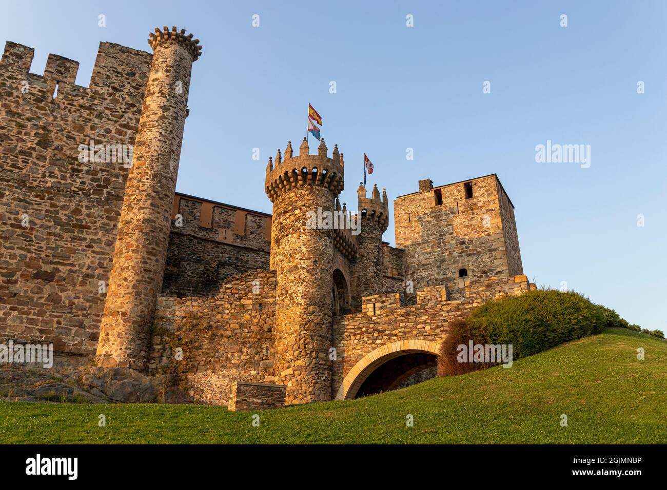 Ponferrada, Spagna. Il Castillo de los Templarios (Castello dei Cavalieri Templari), una fortezza medievale del 12 ° secolo sulla via di San Giacomo Foto Stock