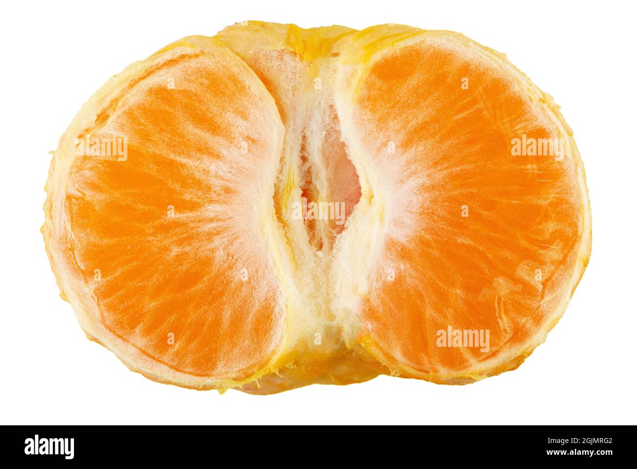 Mandarino mezzo pelato isolato con fondo bianco. Il file contiene il percorso di ritaglio. Foto Stock