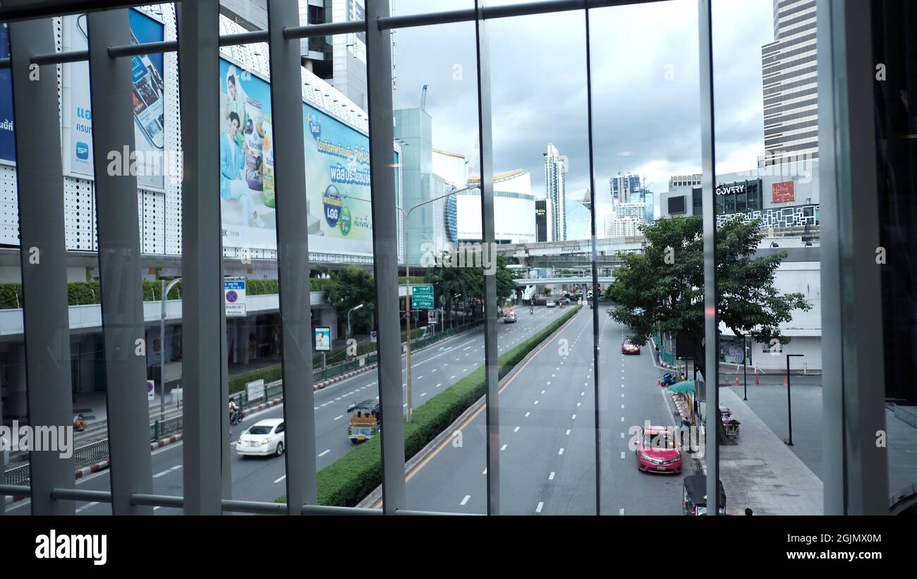 Mahboonkrong aka MBK Shopping Centre pedonale Skywalk Phayathai Road Bangkok Thailandia Foto Stock