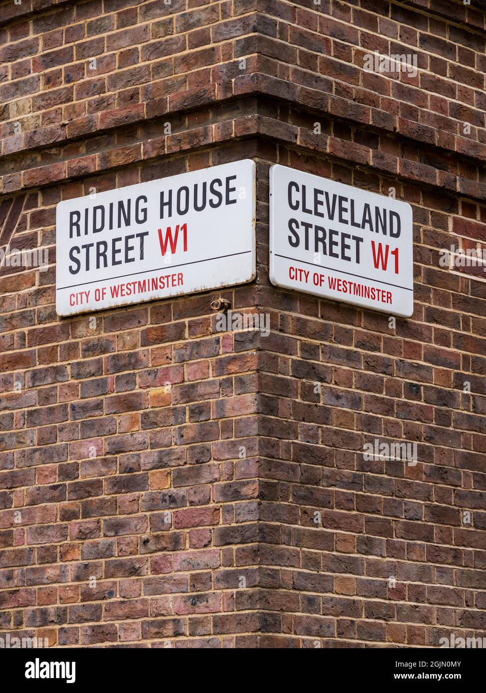 Indicazioni per Riding House Street W1 e Cleveland Street W1 in Fitzrovia London - Riding House St e Cleveland St London Street. Foto Stock