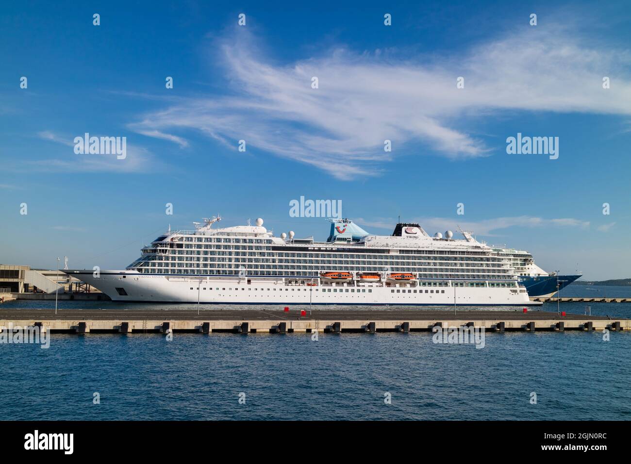 Nave da crociera Viking Star ormeggiata nel porto di Gazenica, Zara, Croazia Foto Stock