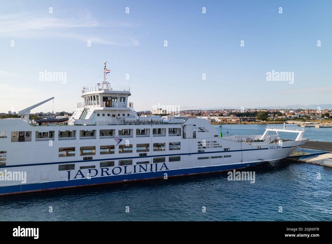 Jadrolinija traghetto per l'isola croata di Ugljan - Gazenica porto, Zara,  Croazia Foto stock - Alamy