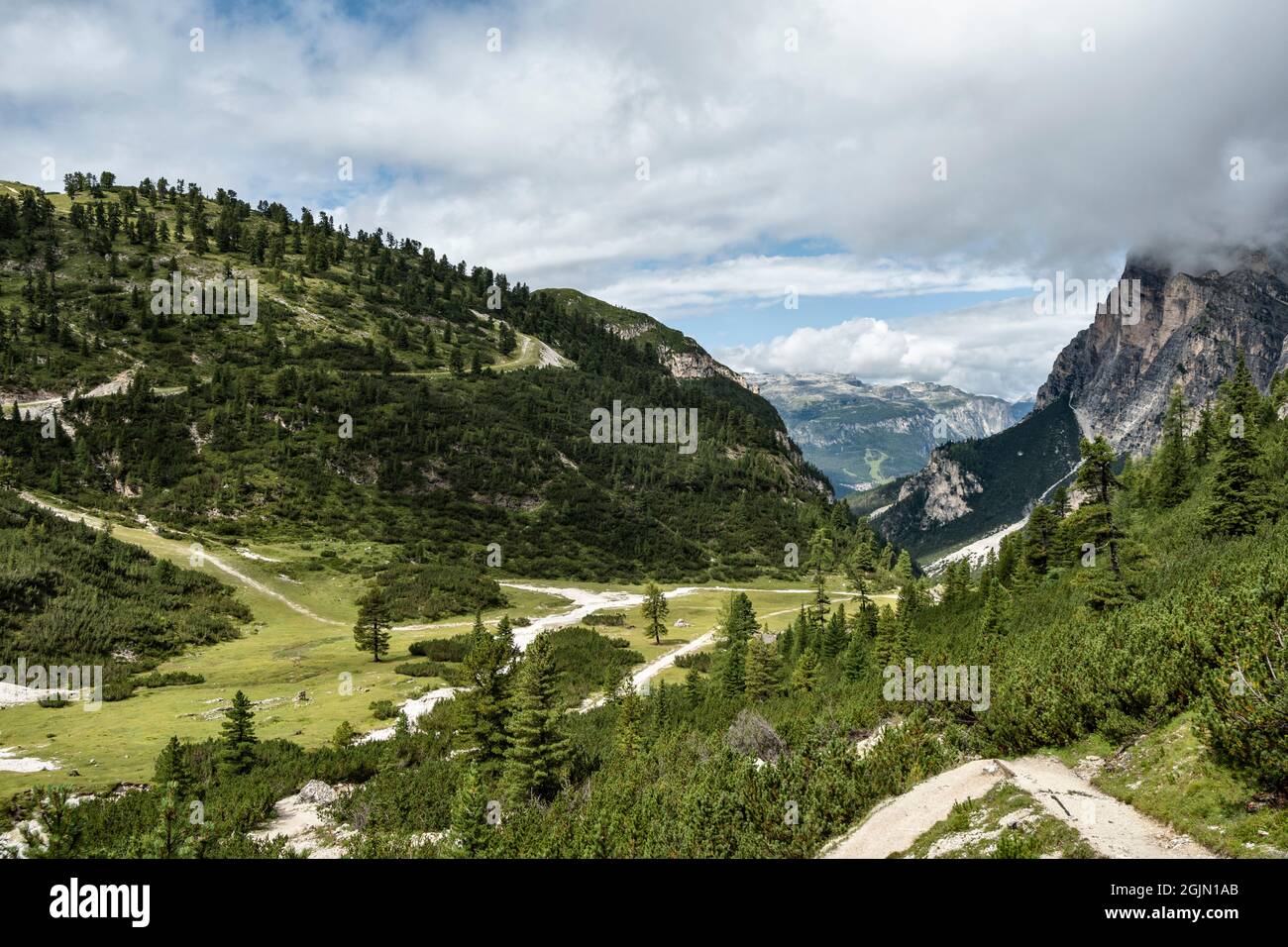 paesaggio delle dolomiti d'estate Foto Stock