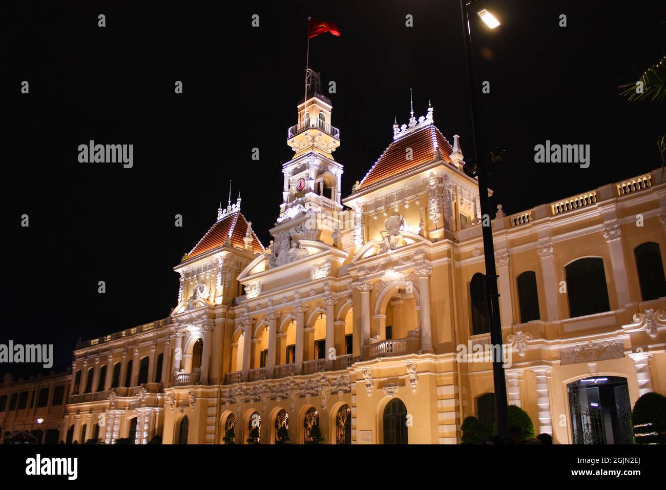 Ho Chi Minh, Vietnam - 5 settembre 2015: Peoples Committee Building Saigon di notte, Saigon City Hall in architettura coloniale francese Foto Stock