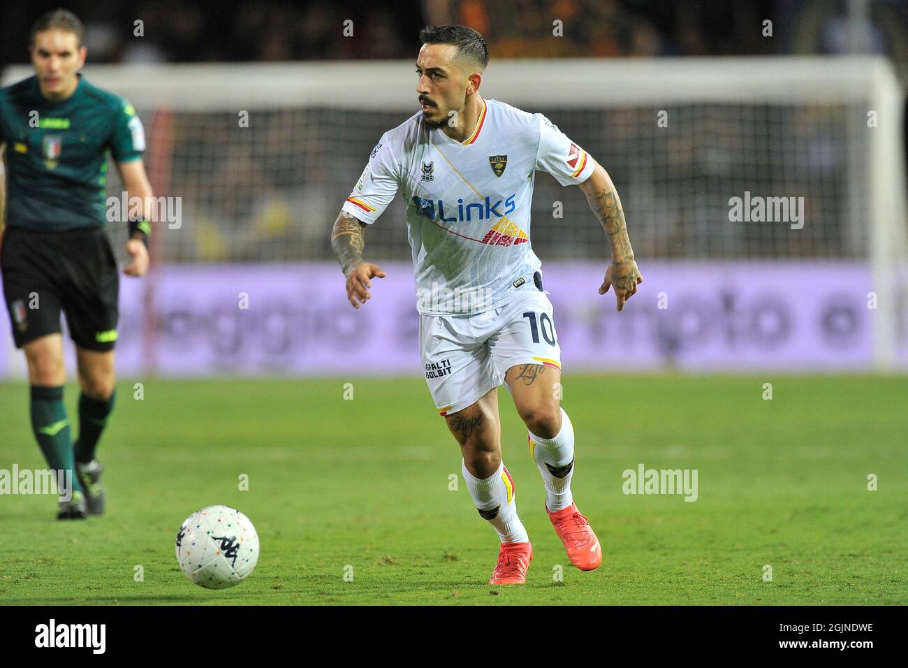 Benevento, Italia. 10 Settembre 2021. Francesco di Mariano giocatore di Lecce, durante la partita del Campionato Italiano Serie B tra Benevento e Lecce risultato finale 0-0, partita disputata allo Stadio Ciro Vigorito. Benevento, Italia, 10 settembre 2021. (Foto di Vincenzo Izzo/Sipa USA) Credit: Sipa USA/Alamy Live News Foto Stock