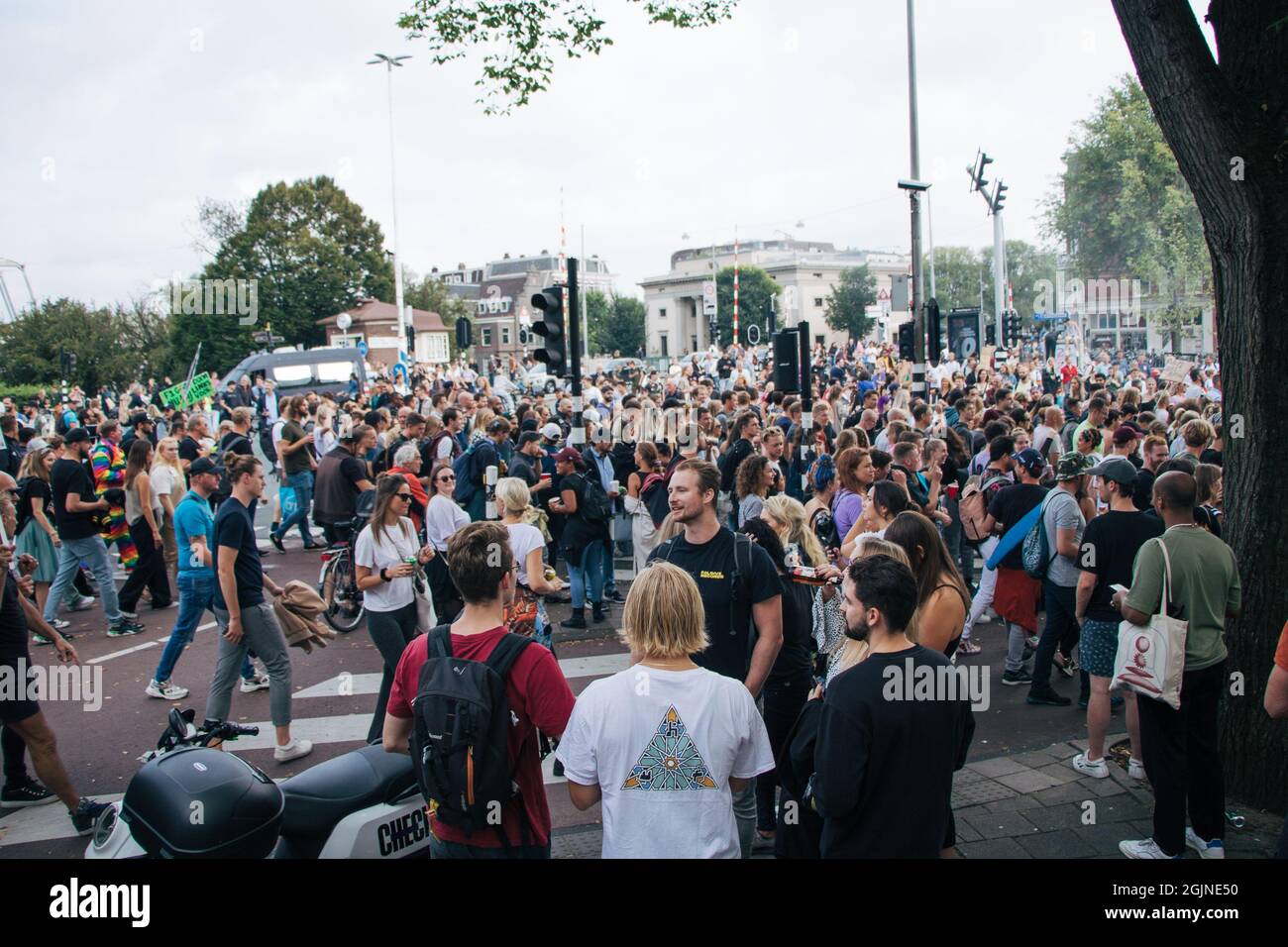 Amsterdam, Paesi Bassi - Settembre 11 2021, manifestazione anti Covid: I giovani protestano contro le misure di corona del governo con festival Foto Stock