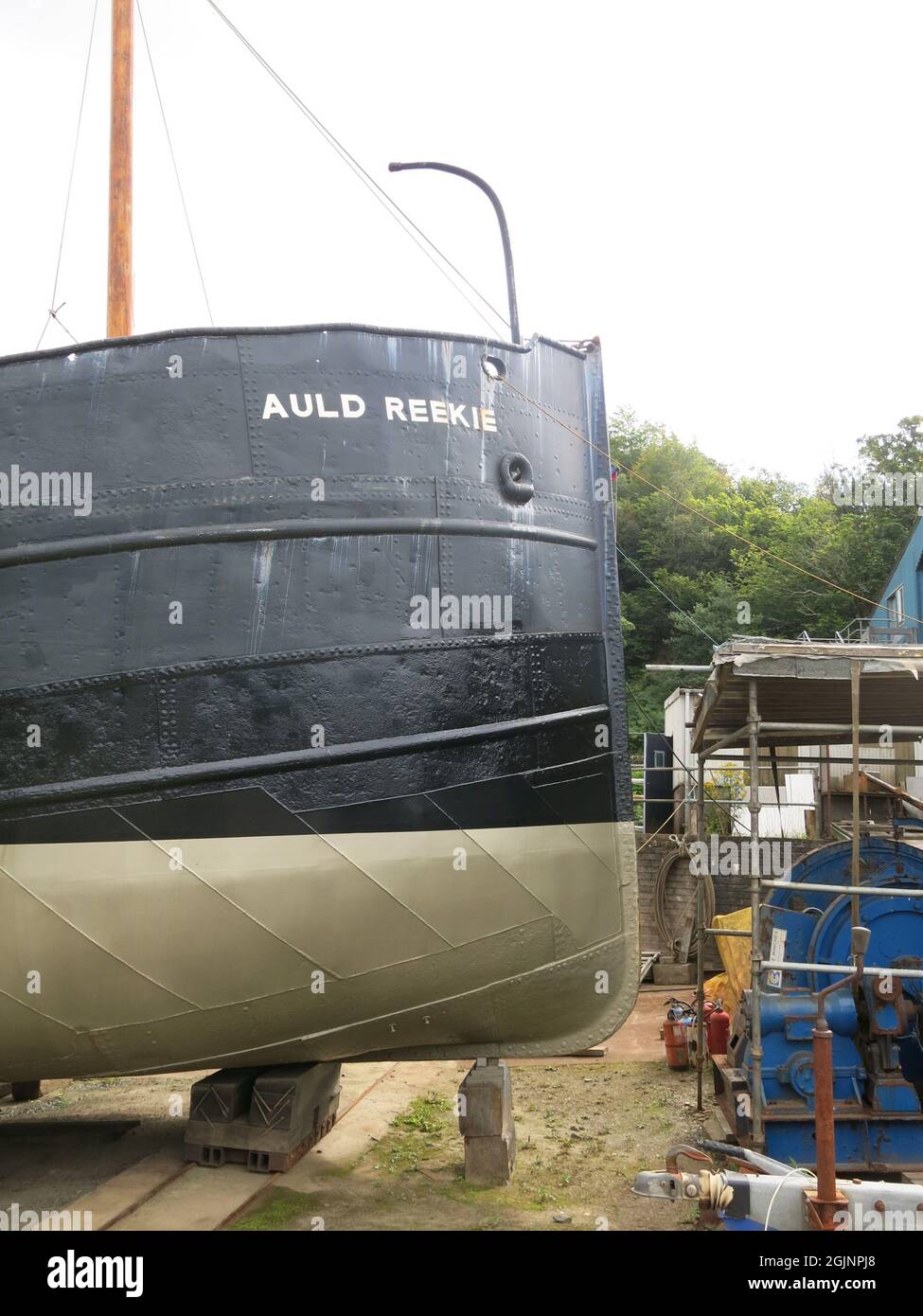 Auld Reekie sullo scivolo a Crinan Boatyard dopo un notevole restauro della sua carrozzeria; un patrimonio Clyde Puffer, VIC 27. Foto Stock