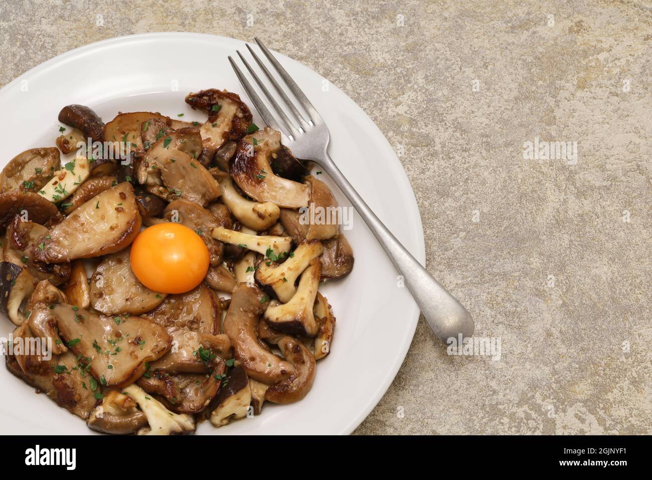 Hongos a la plancha immagini e fotografie stock ad alta risoluzione Alamy