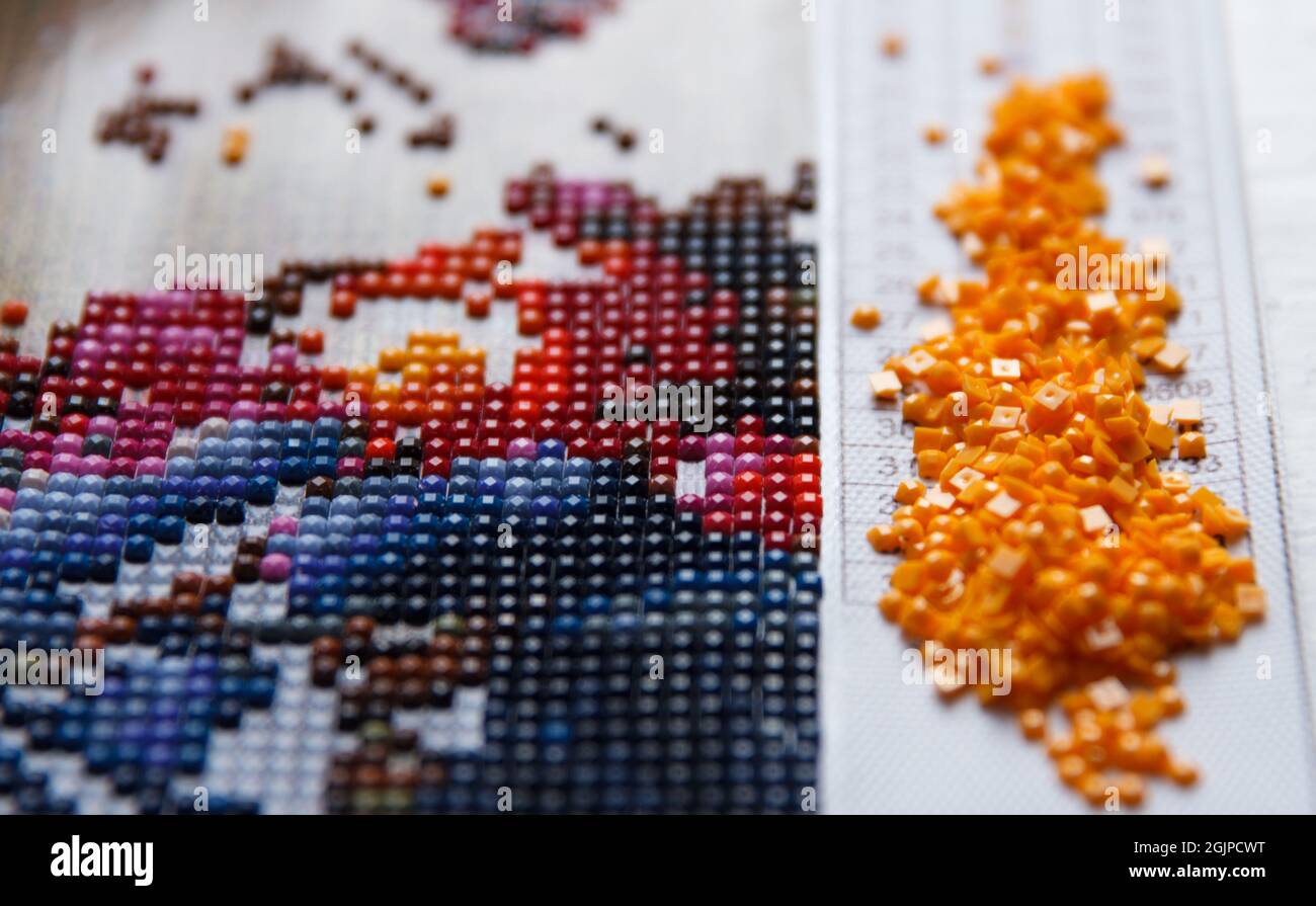 Processo di creazione della pittura di diamante 3d da struzzo quadrato, hobby fatto a mano per il riposo Foto Stock
