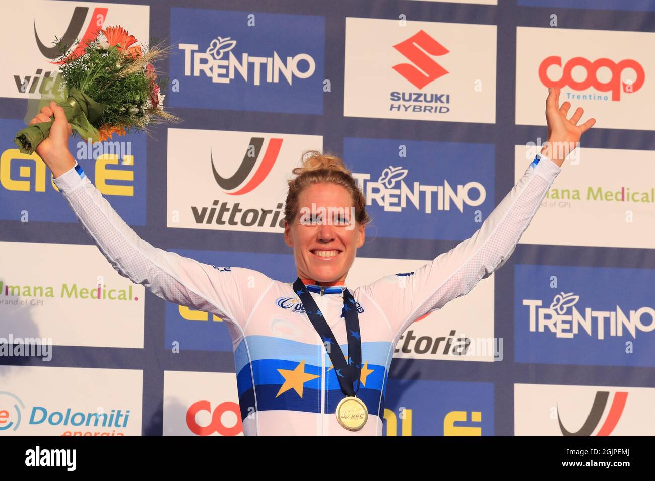 11 settembre 2021: Trento, Trentino&#x2013;Alto Adige, Italia: UEC Road European Womens Elite Cycling Championships; Ellen VAN DIJK (NED) vince la gara e celebra Foto Stock