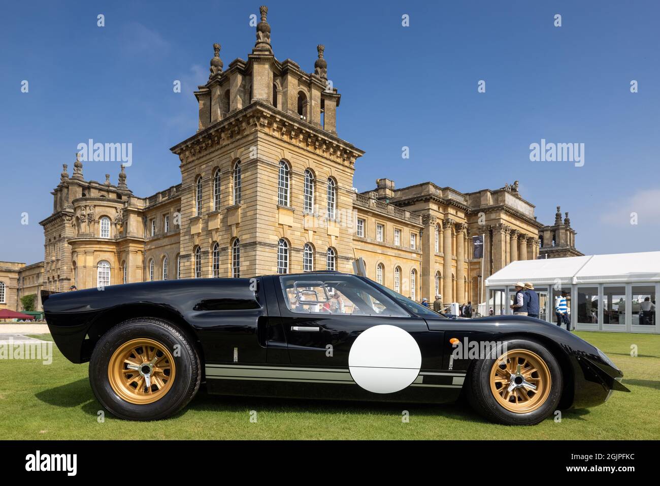 Everrati e Superperformance elettrizzante GT40 in mostra al Concours d'Elegance tenutosi al Palazzo di Blenheim domenica 5 settembre 2021 Foto Stock