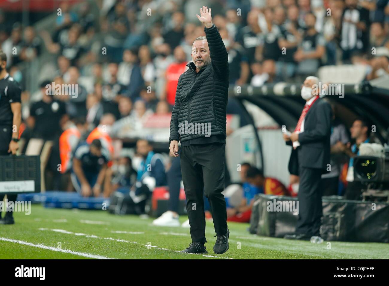 ISTANBOEL, TURCHIA - SETTEMBRE 11: Headcoach Ali Reza Sergen Yalcin di Besiktas durante la partita della Superlega Turca tra Besiktas e Yeni Malatyaspor al Parco Vodafone il 11 Settembre 2021 a Istanboel, Turchia (Foto di /Orange Pictures) Foto Stock