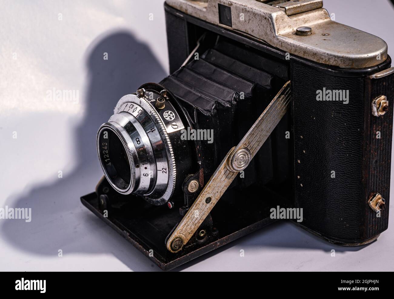 Adox Golf 63 è una macchina fotografica pieghevole prodotta da Adox  Fotowerke, Wiesbaden, Germania, prodotta tra il 1954 e il 1959. L'azienda  Adox è stata fondata nel 1860; l'azienda è stata "la