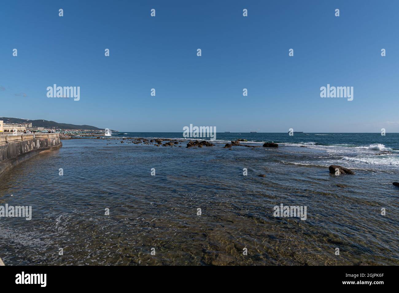 Il lungomare di Livorno è una passeggiata che si snoda per diversi chilometri lungo la costa del Mar Ligure, a partire dalla zona portuale e idealmente si conclude Foto Stock