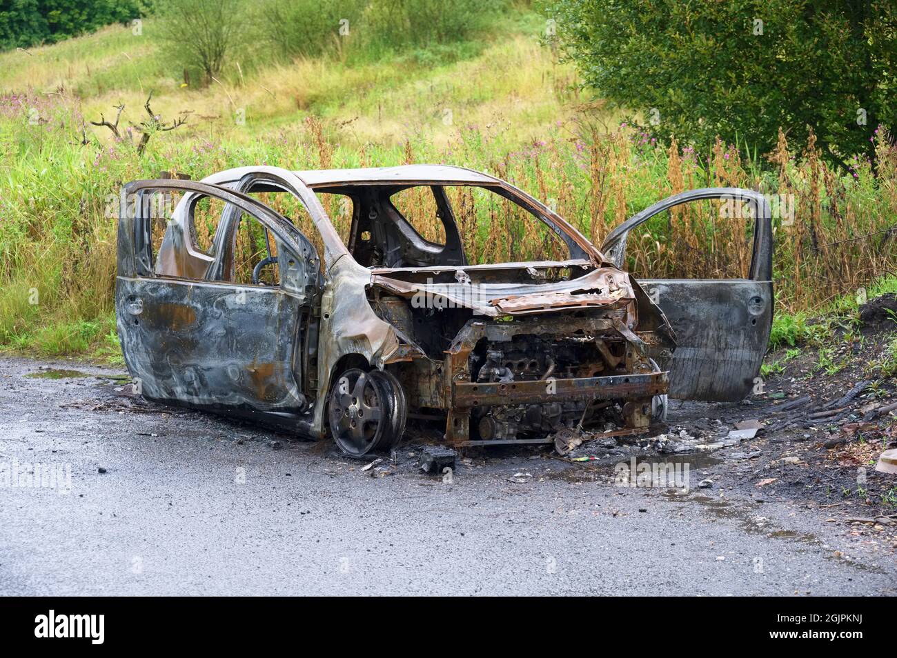 Ha bruciato l'automobile insieme di fuoco e lasciato dalla gioia pilota Foto Stock