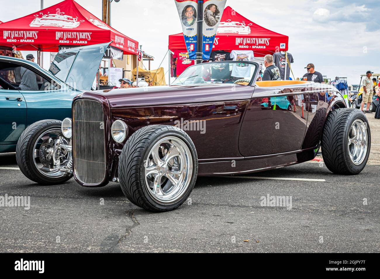 Virginia City, NV - 30 luglio 2021: 1932 Ford Model 18 Highboy Roadster ad una mostra di automobili locale. Foto Stock