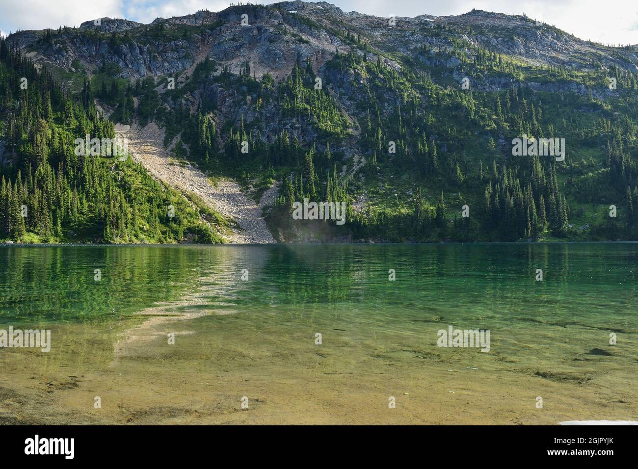 Vista sulle escursioni, sulle montagne e sul lago Foto Stock