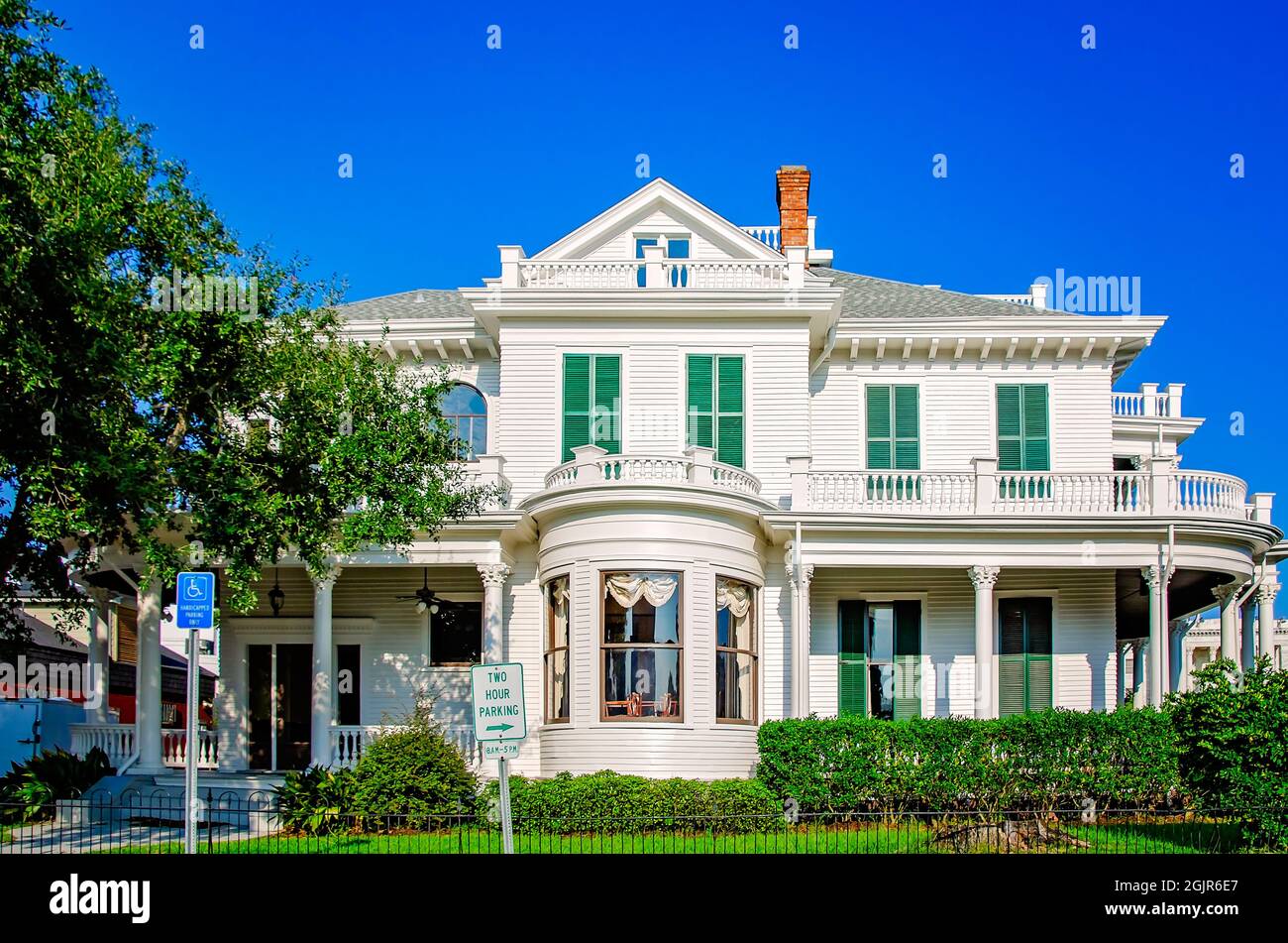 La Redding House è raffigurata, 5 settembre 2021, a Biloxi, Mississippi. La casa di Revival classica del 1908 è stata costruita per l'uomo d'affari locale Charles Redding. Foto Stock