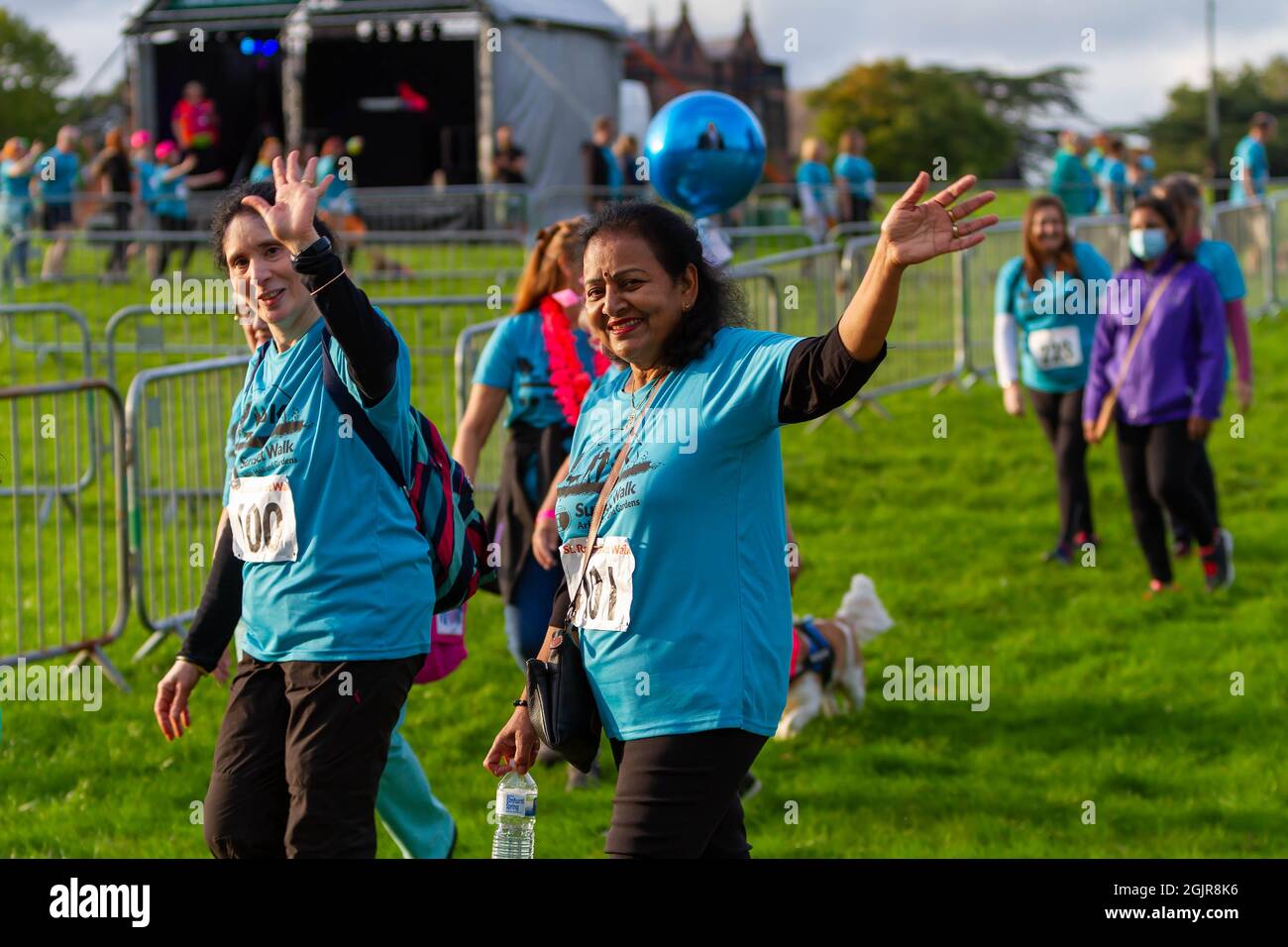 Arley Hall & Gardens, Warrington, Cheshire, Regno Unito. 11 Settembre 2021. 5k Sunset Walk per raccogliere soldi per San Rocco, l'Hospice locale per le persone a cui è stata diagnosticata una malattia che limita la vita Credit: John Hopkins/Alamy Live News Foto Stock