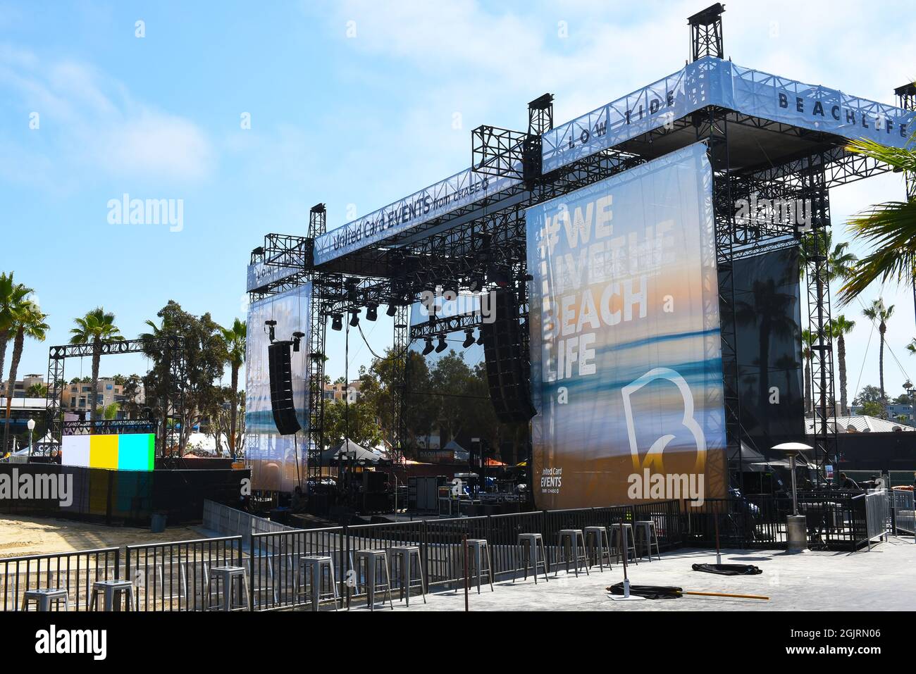 REDONDO BEACH, CALIFORNIA - 10 SET 2021: Il palco al BeachLife Festival è il più grande festival di musica dal vivo e festa sulla spiaggia della California meridionale. Foto Stock
