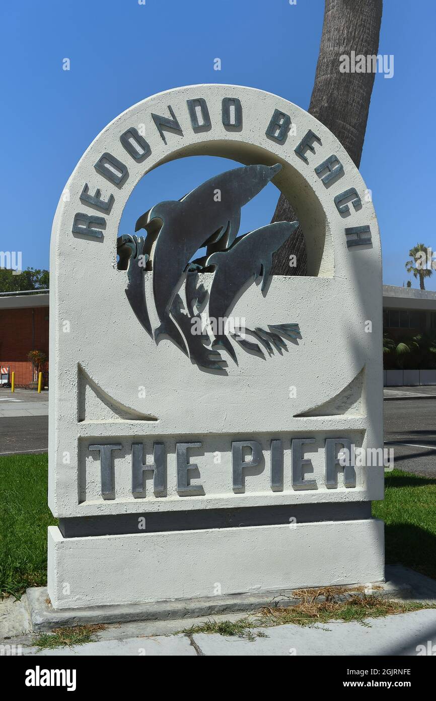 REDONDO BEACH, CALIFORNIA - 10 SET 2021: Il cartello del molo in Redondo Beach a Catalina Avenue e Esplanade. Foto Stock