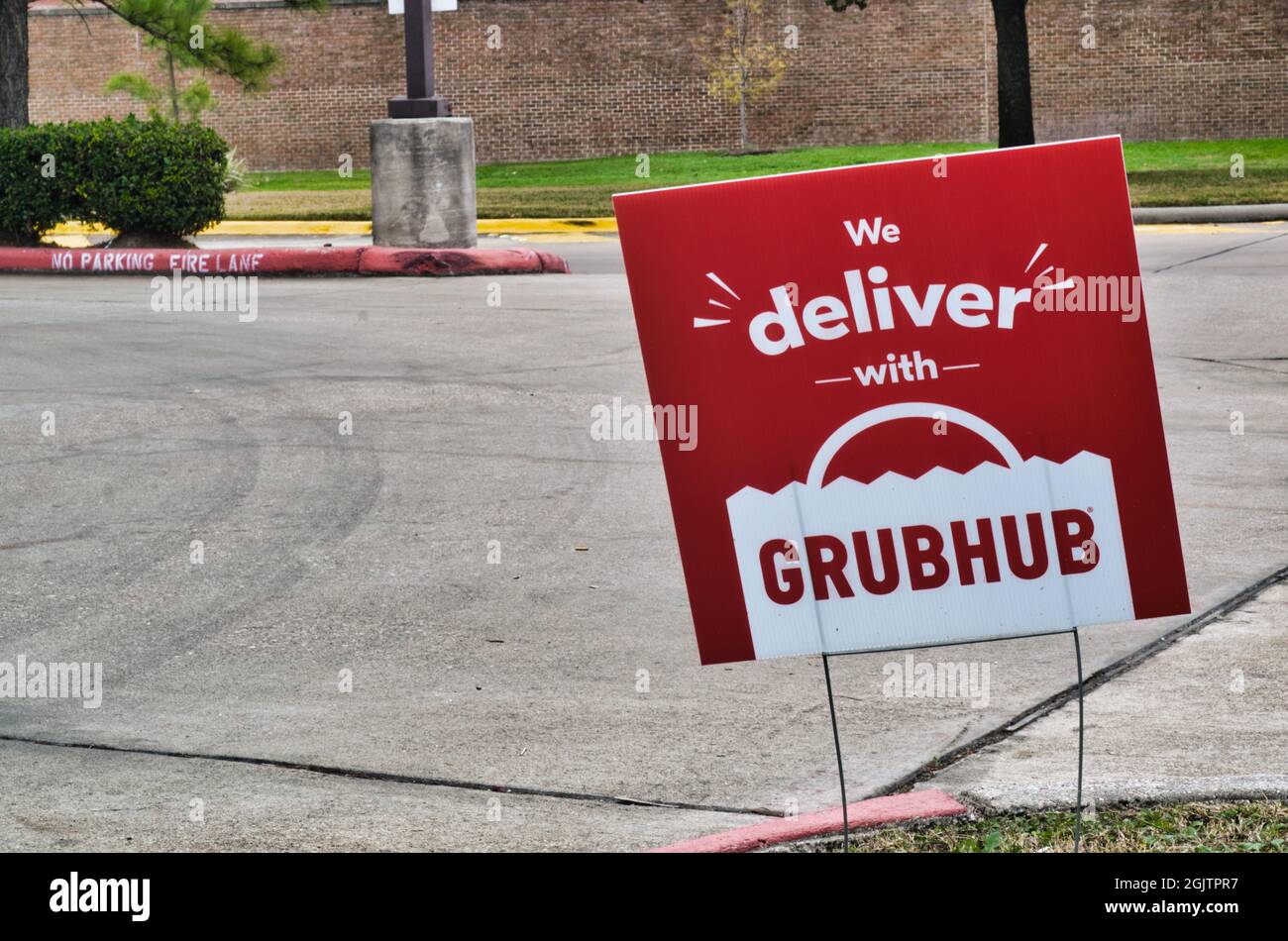 Humble, Texas USA 01-01-2020: Segno di Grubbub pubblicato in Humble, TX. Servizio di consegna di cibo online che sta diventando sempre più popolare negli Stati Uniti. Foto Stock