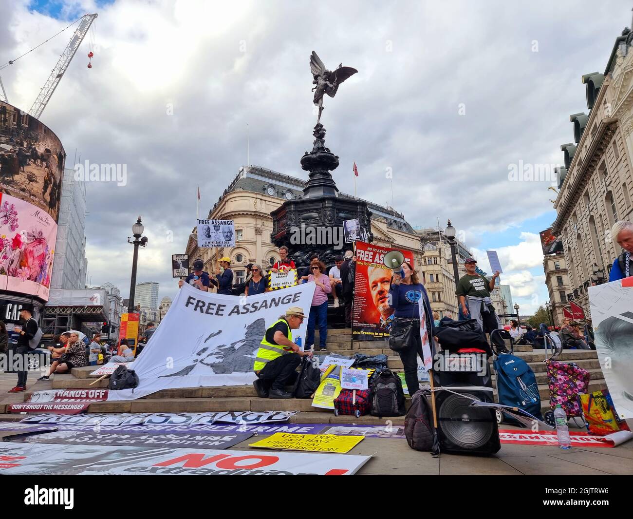 Londra, Regno Unito. 11 Settembre 2021. Gratis Julian Assange. Centinaia di sostenitori e attivisti di Julian Assange si sono riuniti a Londra per protestare contro il suo caso di estradizione e chiedere che venga rilasciato. Credit: Majority World CIC/Alamy Live News Foto Stock