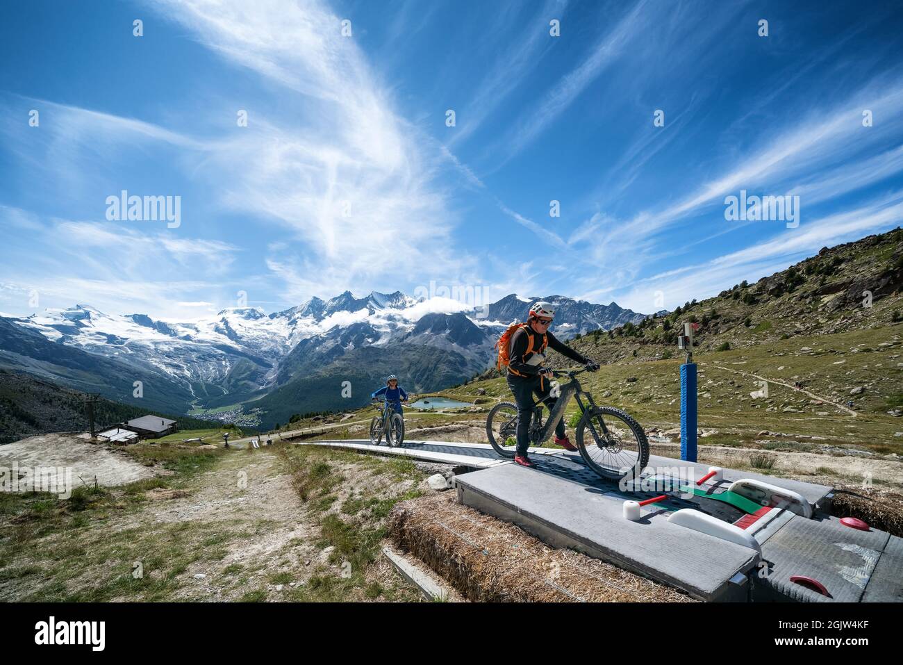 Un nastro trasportatore per biciclette presso la stazione di risalita di Kreuzboden, Saas-Grund, Svizzera Foto Stock