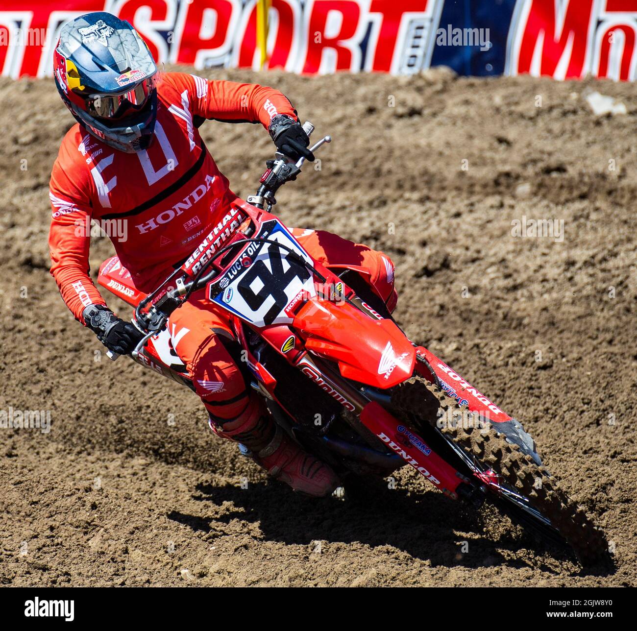 Settembre 11 2021 Rancho Cordova, CA USA Honda Factory Rider Ken Roczen(94) uscendo dalla curva 3 durante la Lucas Oil Pro Motocross Hangtown Classic 450 Class moto #1 a Hangtown Rancho Cordova, CA Thurman James/CSM Foto Stock