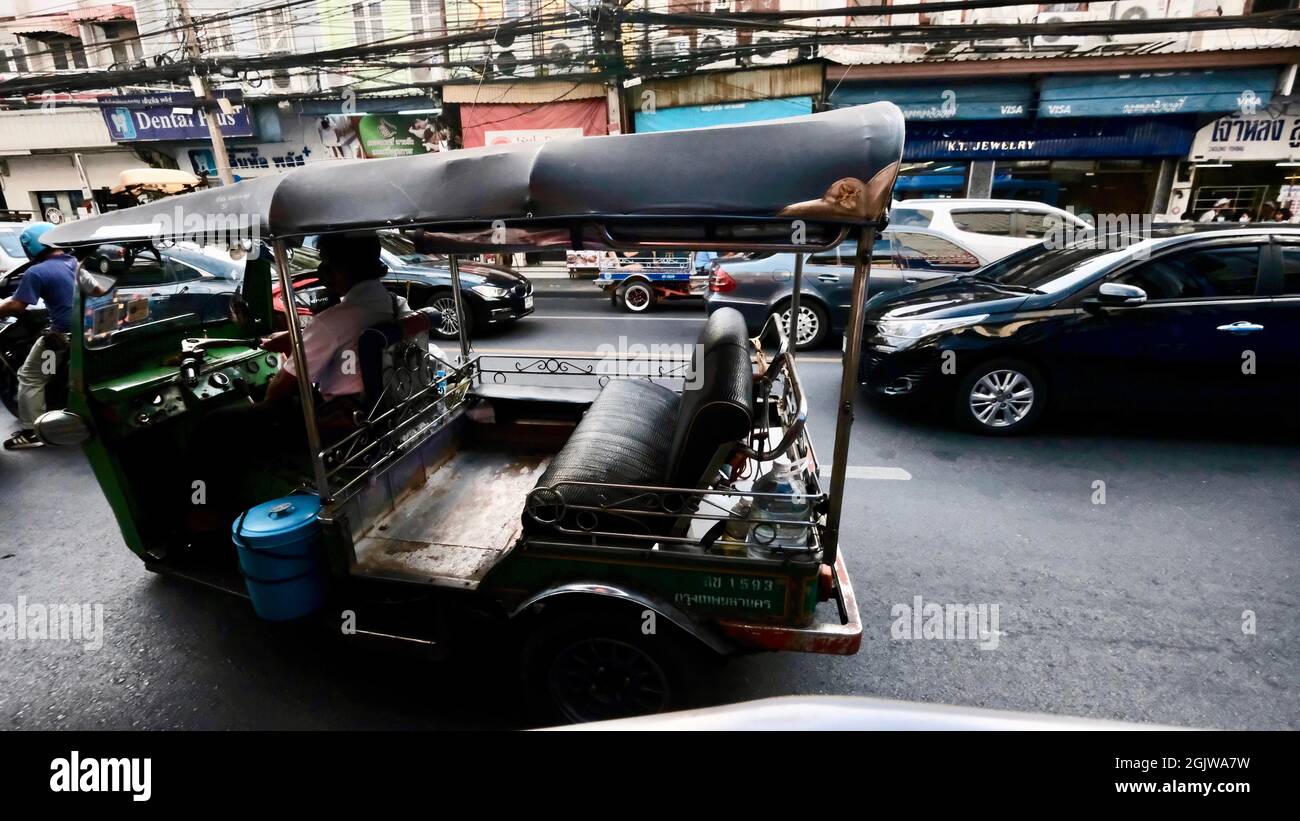 Tuk Tuk Taxi Charoen Krung Road Chinatown Bangkok Thailandia Foto Stock
