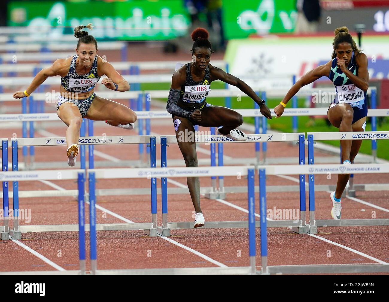 Zurigo, 09 set 2021 100m vincitore di ostacoli Tobi Amusan (C ) visto in azione durante la Wanda Diamond League allo Stadio Litzigrund Zurigo Svizzera ON Foto Stock