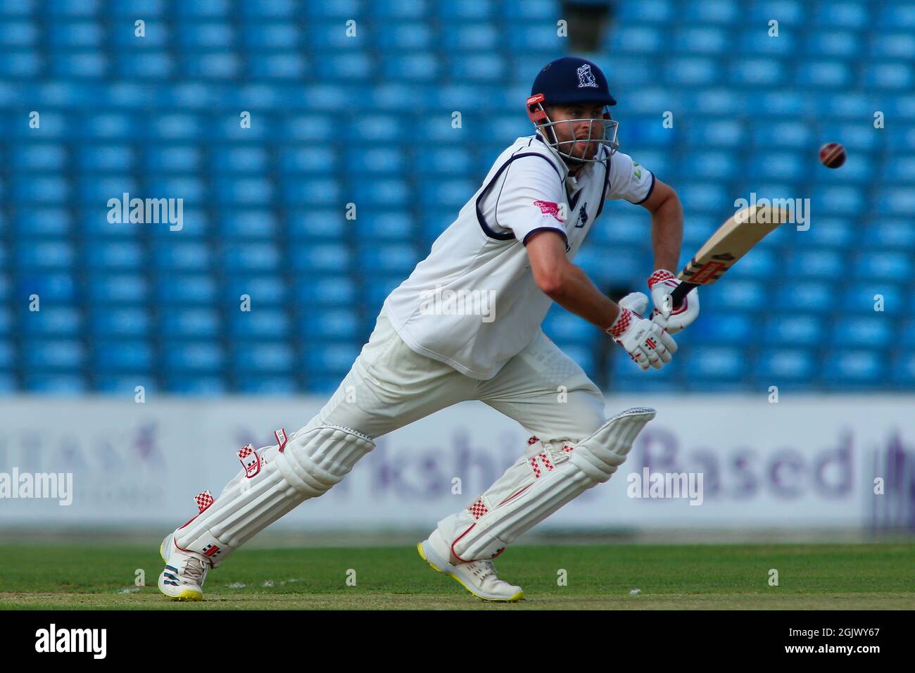Leeds, Regno Unito. 12 settembre 2021. Yorkshire County Cricket, Emerald Headingley Stadium, Leeds, West Yorkshire, 12 settembre 2021. LV= Insurance County ChampionshipÕs Division uno - Yorkshire County Cricket Club vs Warwickshire CCC Day 1. Credit: Touchlinepics/Alamy Live News Foto Stock