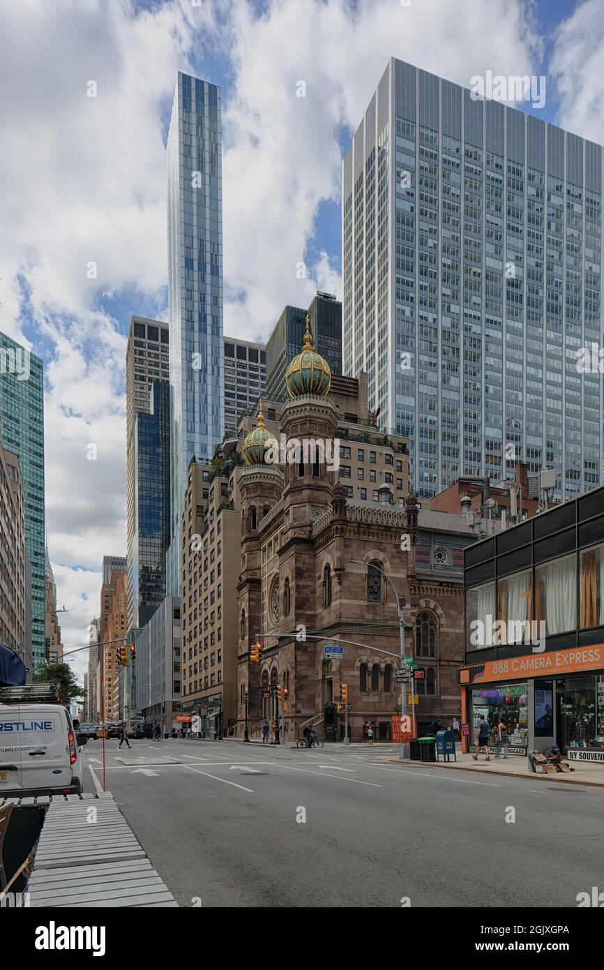 Central Synagogue, 652 Lexington Avenue, è un punto di riferimento di Midtown Manhattan. Fu costruito nel 1872, progettato da Henry Fernbach in stile moresco rivivale. Foto Stock