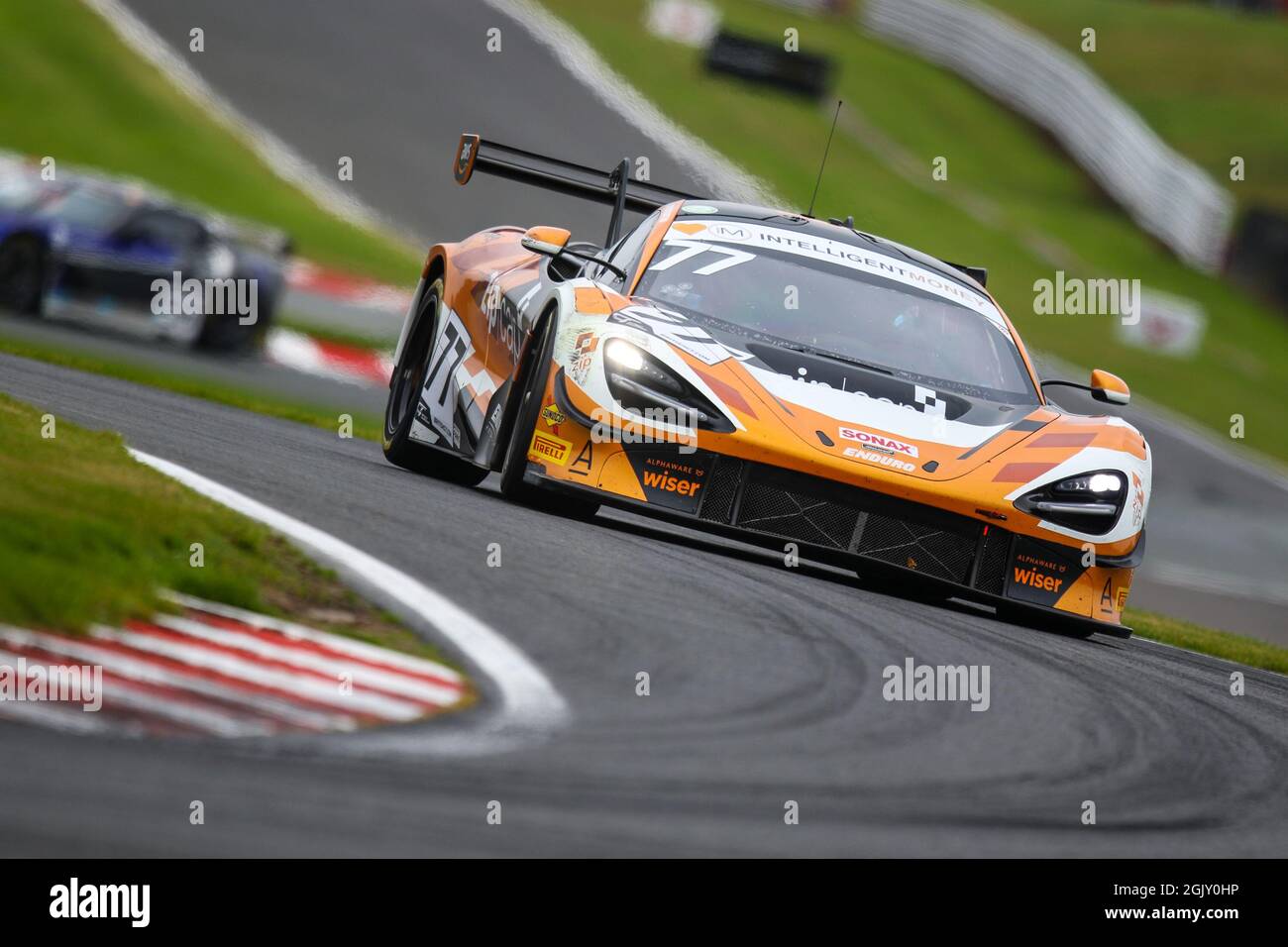 ENDURO Motorsport (#77) McLaren 720S GT3 guidato da Morgan Tillbrook & Marcus Clutton GT3 Pro/Am durante l'Intelligent Money British GT Championship Round 7 a Oulton Park, Little Budworth, Inghilterra, il 12 settembre 2021. Foto di Jurek Biegus. Solo per uso editoriale, licenza richiesta per uso commerciale. Foto Stock