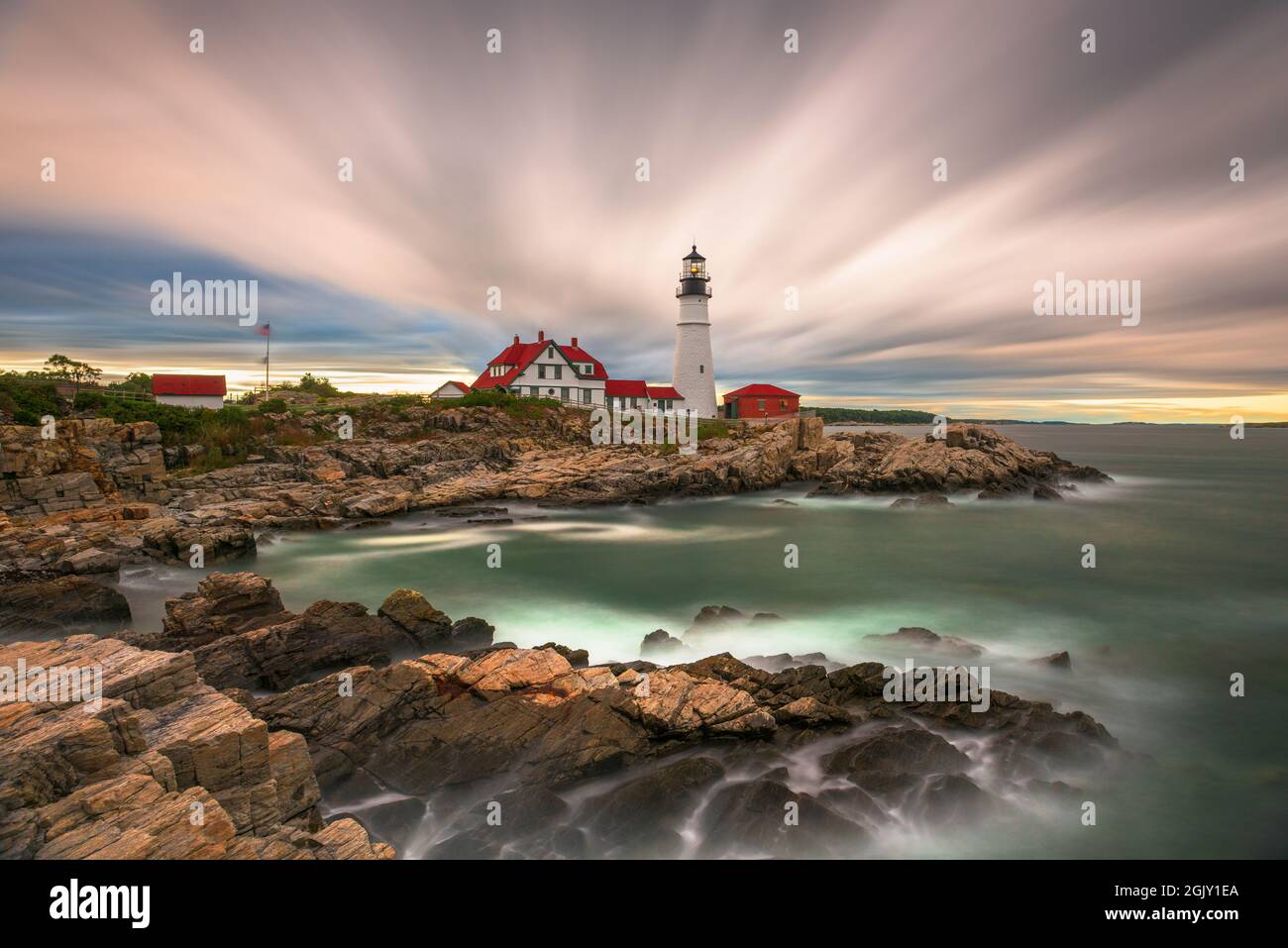 Cape Elizabeth, Maine, USA al Portland Head Light al crepuscolo. Foto Stock
