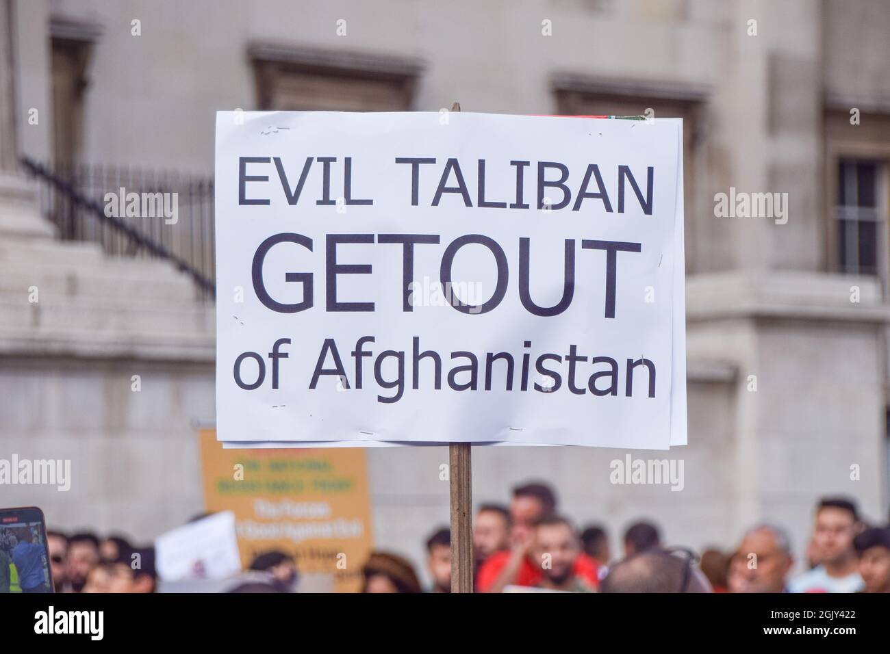 Londra, Regno Unito. 12 settembre 2021. I manifestanti si sono riuniti a Trafalgar Square in occasione del 20° anniversario dell'assassinio del comandante dell'opposizione Ahmad Shah Massoud, per protestare contro l'assalto dei talebani e per chiedere al Regno Unito e alla comunità internazionale di aiutare l'Afghanistan. Credit: Vuk Valcic/Alamy Live News Foto Stock