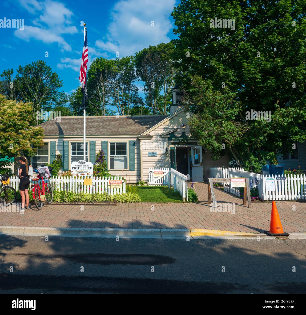 Mackinaw Island, MI - 14 luglio 2021: Edificio degli uffici postali degli Stati Uniti sull'isola di Mackinac, MI il 14 luglio 2021. Foto Stock