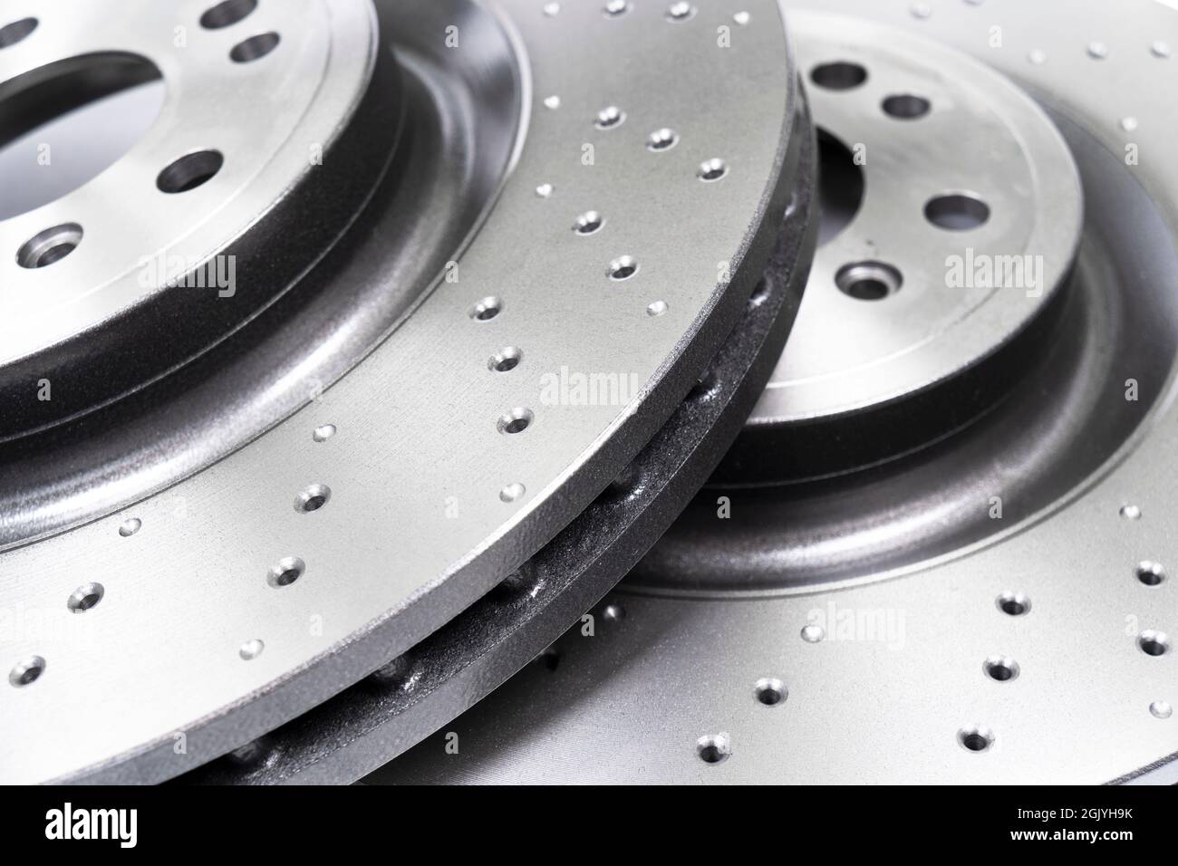 Superficie di fondo del disco del freno dell'auto a due gradi. Ricambi auto. Rotore a disco freno perforato. Freni a disco ventilati. Pezzi di ricambio di qualità per l'assistenza auto o. Foto Stock