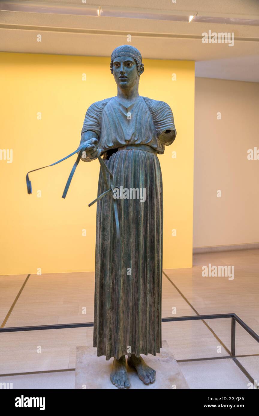 La statua del Charioteer nel museo Delfi, Grecia Foto Stock