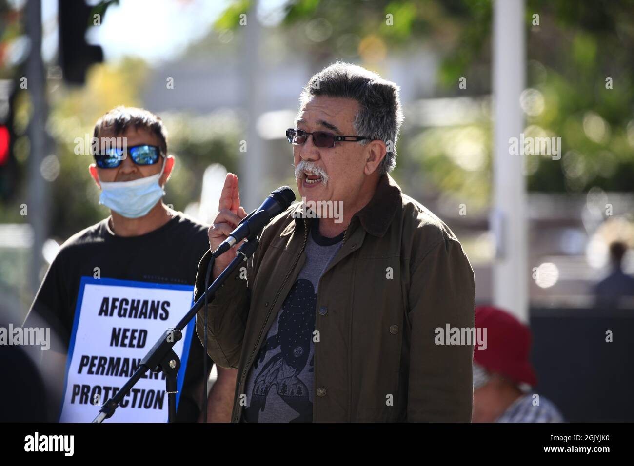 Brisbane, Australia. 12 settembre 2021. Hazara comunità anziano Hassan Ghulam parla durante la manifestazione. Il collettivo di azione per i rifugiati ha organizzato un raduno in King George Square di Brisbane per chiedere più assistenza alle persone che fuggono dal governo talebano in Afghanistan, così come più visti permanenti, La fine del divieto di ingresso dei rifugiati riconosciuti dall'UNHCR attraverso l'Indonesia e dei diritti di ricongiungimento familiare. (Foto di Joshua Prieto/SOPA Images/Sipa USA) Credit: Sipa USA/Alamy Live News Foto Stock