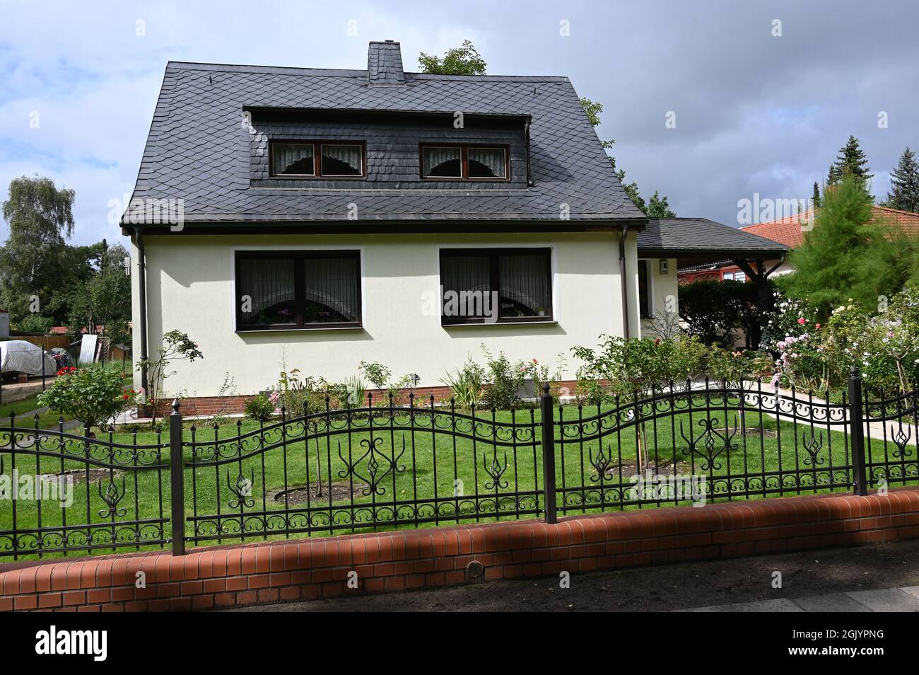Casa singola piccola e ben tenuta a Köpenick Berlino Foto Stock