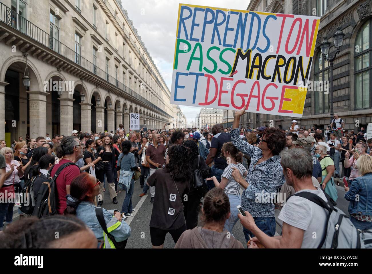 Parigi, Francia. 11 Settembre 2021. Manifestazione contro il pass sanitario e vaccinazione sabato 11 settembre 2021 a Parigi, Francia. Foto Stock