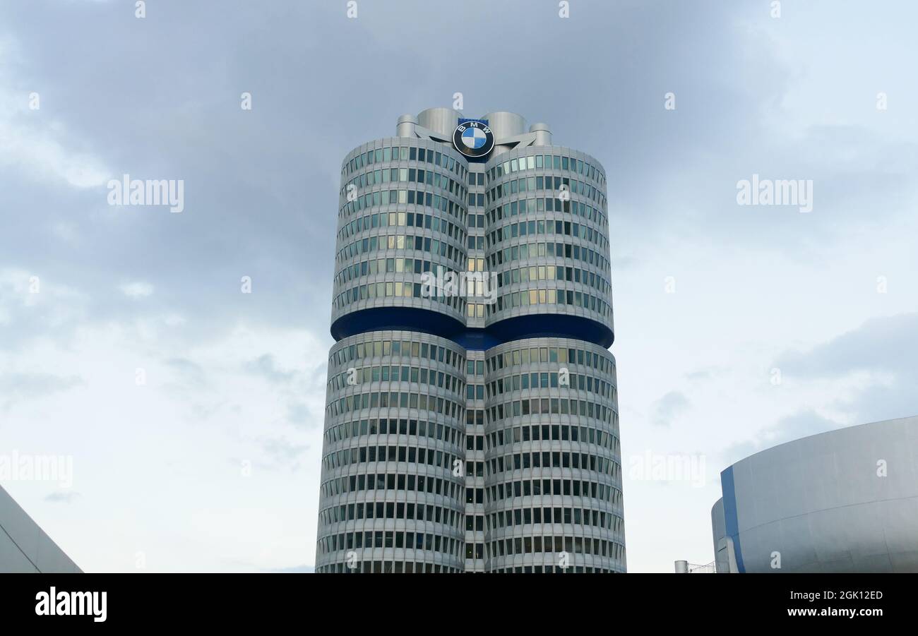 BMW torre, Petuelring, BMW edificio, Monaco. Foto Stock