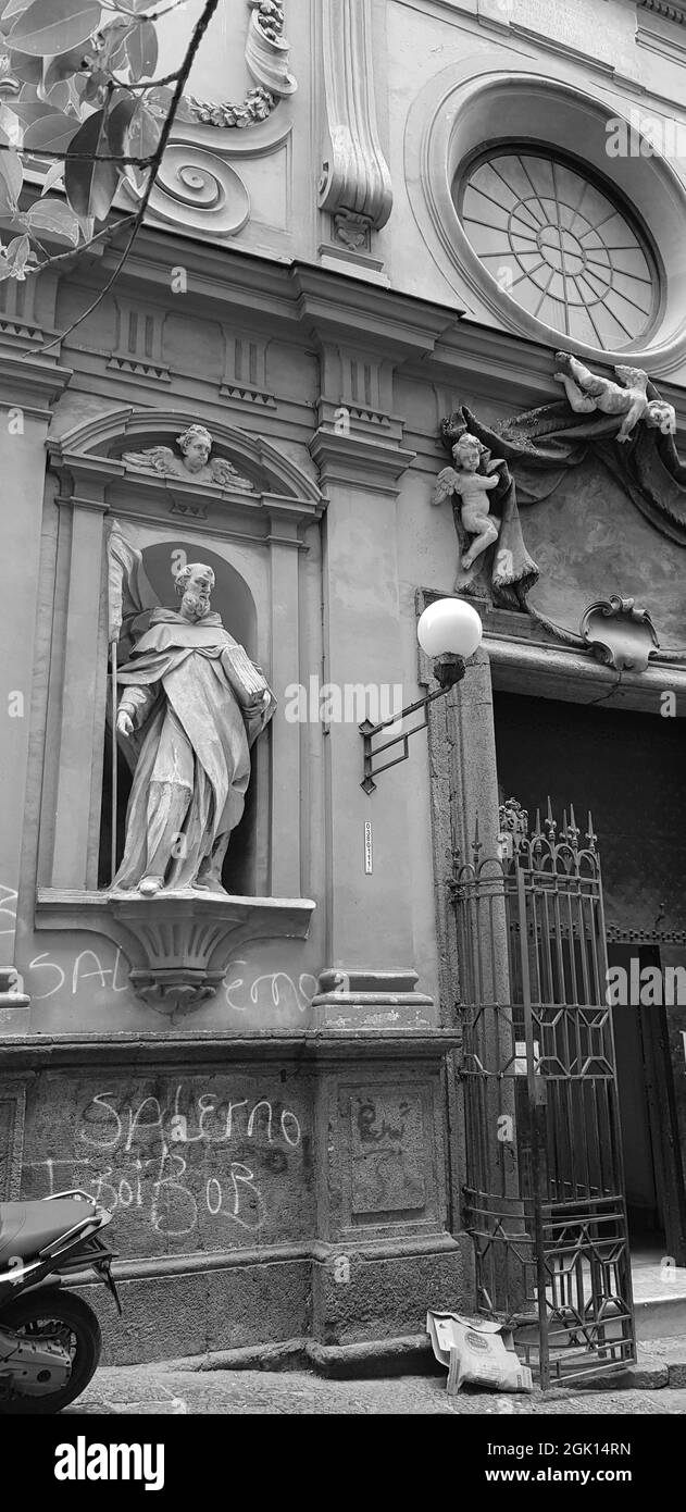 Vista parziale della facciata di una chiesa salernitana Italia Foto Stock